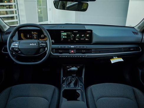 New 2025 Kia K4 LXS image 12