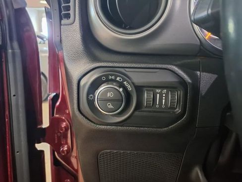 Used 2022 Jeep Gladiator Sport AWD/4WD image 19