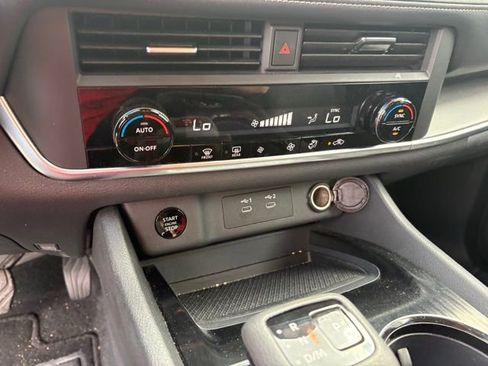 Used 2025 Nissan Rogue SV image 15