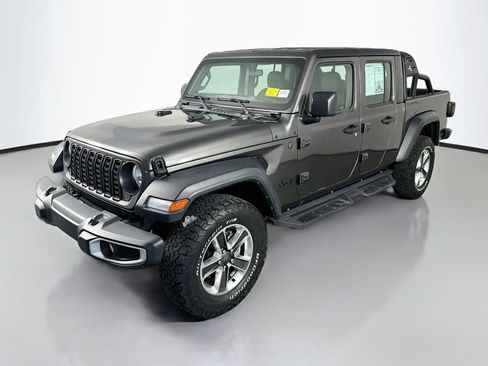 Used 2024 Jeep Gladiator Sport AWD/4WD image 3