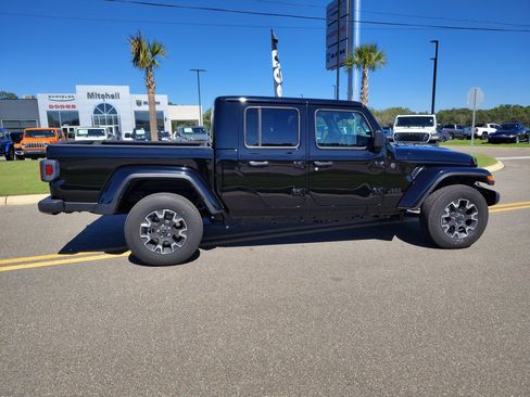 New 2025 Jeep Gladiator Sport w/ Premium Package image 10