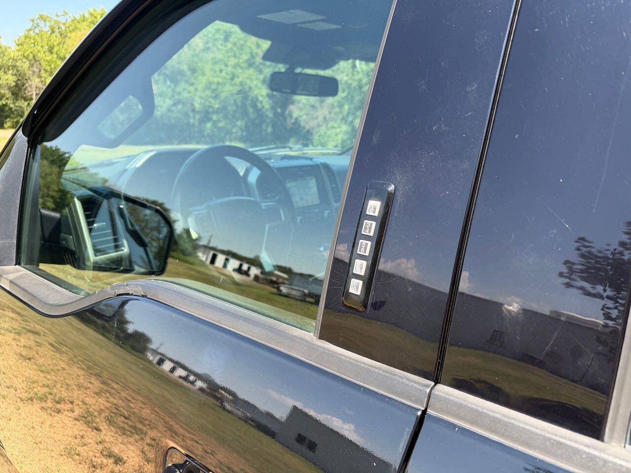 Used 2018 Ford F150 Lariat w/ Equipment Group 502A Luxury AWD/4WD image 10