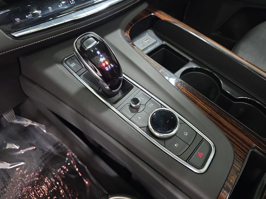 Used 2022 Cadillac Escalade Premium Luxury w/ Performance Package AWD/4WD image 25