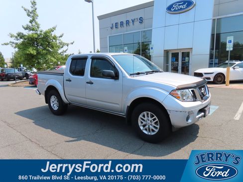 Used 2015 Nissan Frontier SV AWD/4WD image 1
