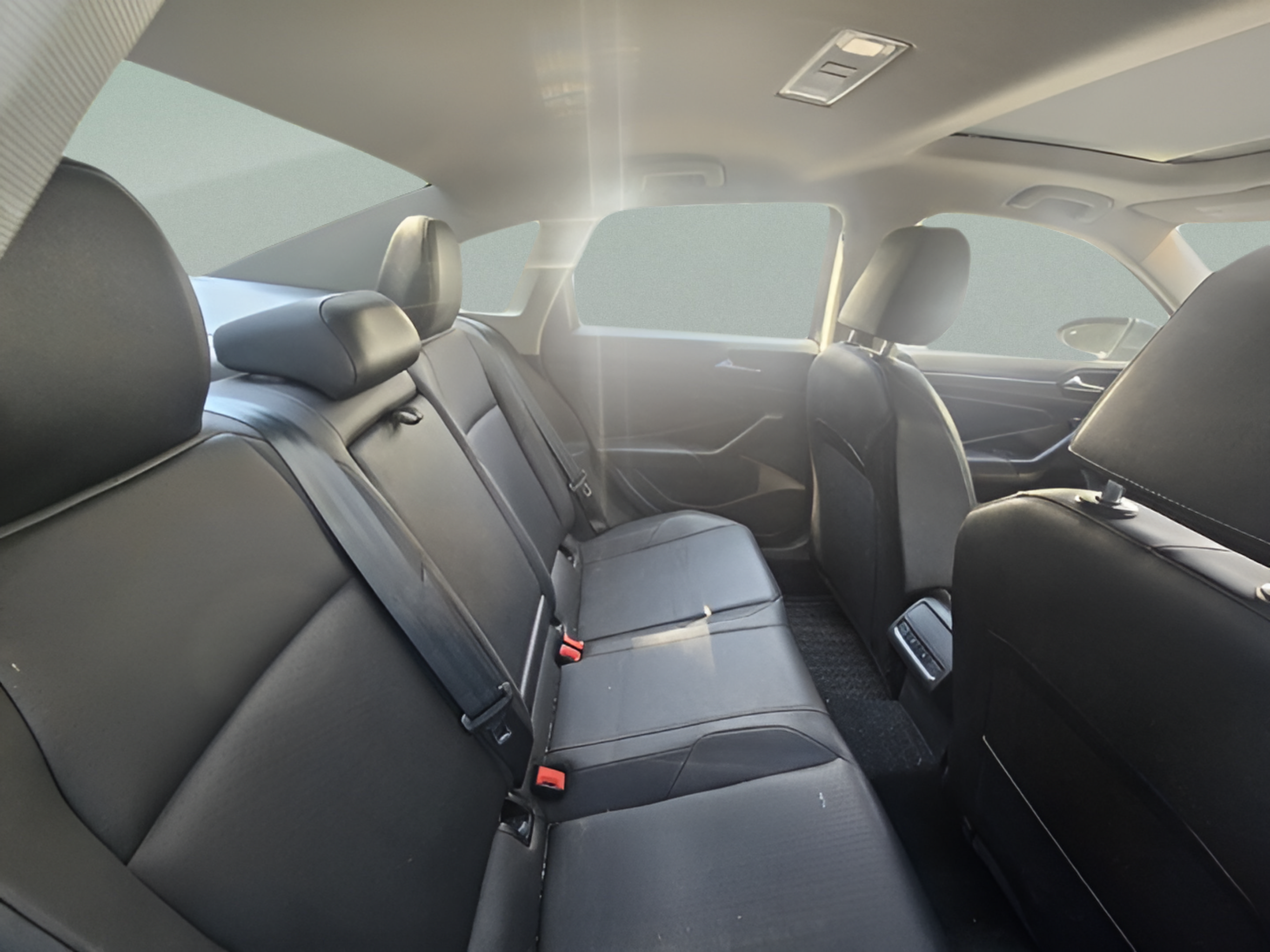 Used 2019 Volkswagen Jetta SEL w/ Cold Weather Package FWD image 5