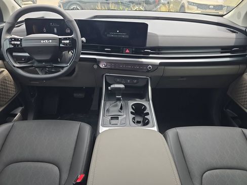 New 2027 Kia Carnival FWD image 11