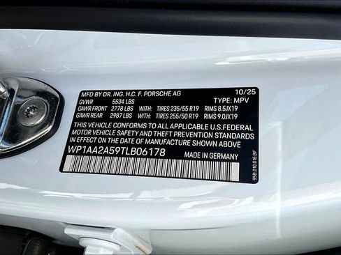 Used 2026 Porsche Macan AWD/4WD image 19