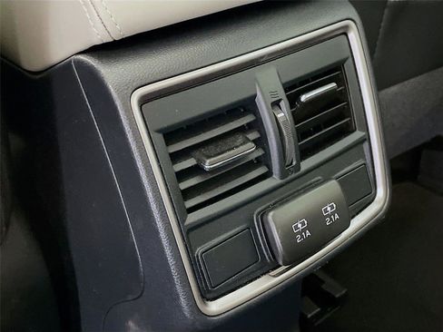 Used 2023 Subaru Forester Limited image 31