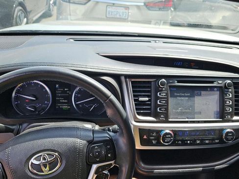 Used 2019 Toyota Highlander Limited image 7
