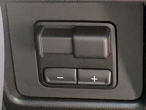 Used 2025 Chevrolet Colorado Z71 w/ Technology Package image 30