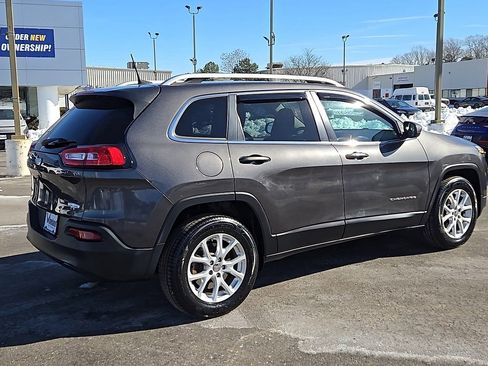 Used 2018 Jeep Cherokee Latitude Plus image 8