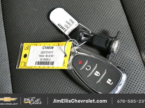 Used 2025 Chevrolet Trax ACTIV w/ Sunroof Package FWD image 37
