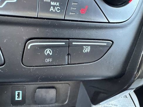 Used 2019 Ford Escape SE image 19