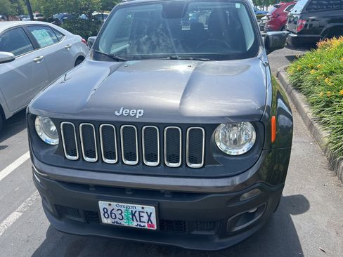 Used 2017 Jeep Renegade Latitude w/ Trailer Tow Group AWD/4WD image 2