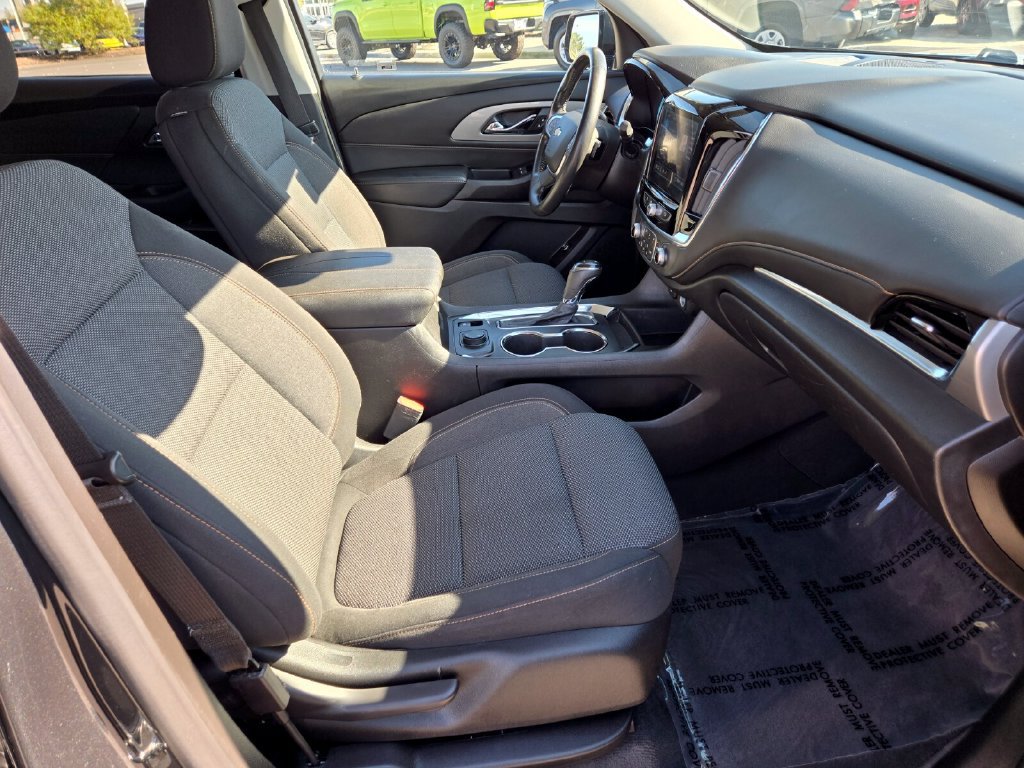 Used 2020 Chevrolet Traverse LT w/ Driver Confidence II Package AWD/4WD image 19