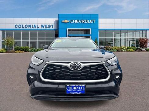 Used 2023 Toyota Highlander LE FWD image 25
