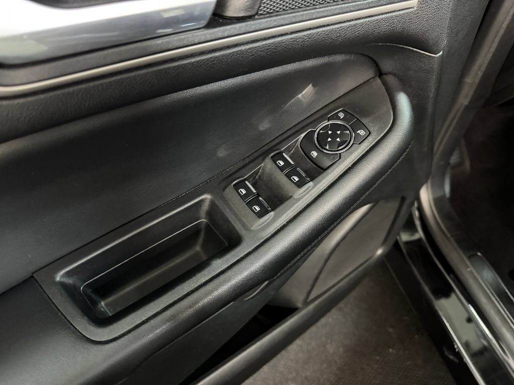 Used 2023 Ford Edge SEL AWD/4WD image 14