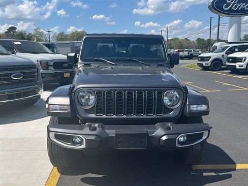 Used 2025 Jeep Gladiator Sport image 5