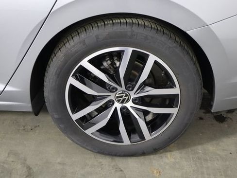 Used 2025 Volkswagen Jetta SE FWD image 40