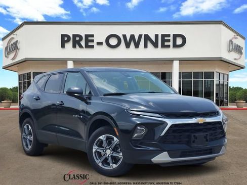 Used 2025 Chevrolet Blazer LT FWD image 1