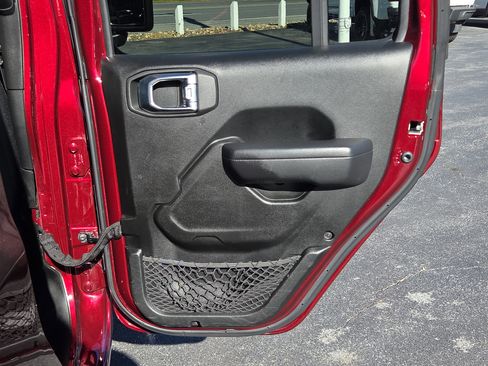 Certified 2022 Jeep Gladiator Sport AWD/4WD image 19