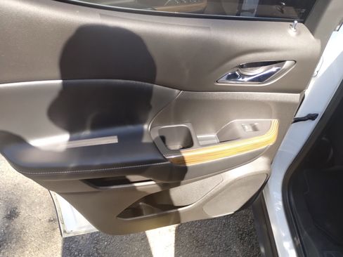 Used 2020 GMC Acadia SLE w/ Driver Convenience Package image 16