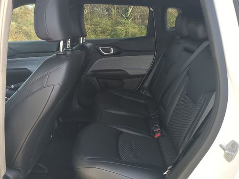 New 2026 Jeep Compass Latitude image 12