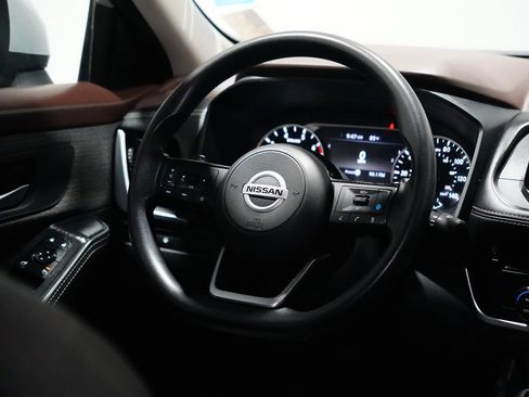 Used 2021 Nissan Rogue SV image 19