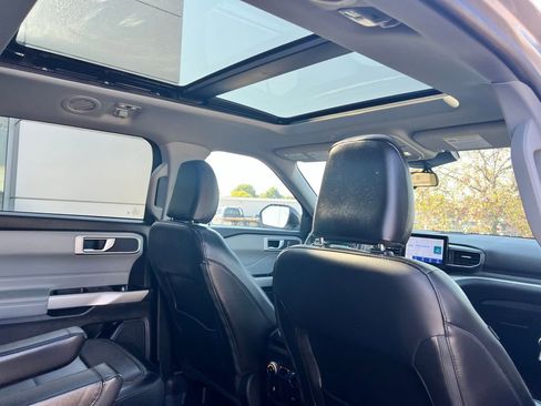 Used 2022 Ford Explorer XLT w/ Equipment Group 202A image 37