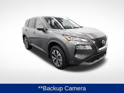 Used 2023 Nissan Rogue SV image 2
