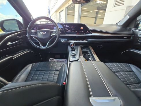 Used 2024 Cadillac Escalade ESV Sport Platinum w/ LPO, ONYX Package AWD/4WD image 27