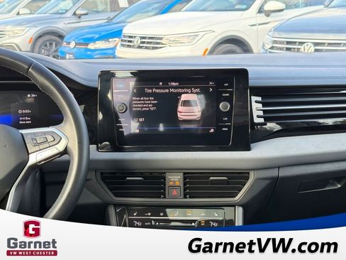 Used 2025 Volkswagen Jetta SE image 17