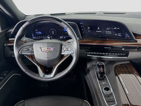 Used 2023 Cadillac Escalade Premium Luxury image 24