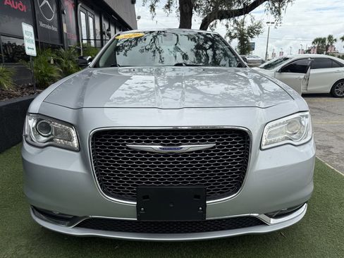 Used 2020 Chrysler 300 Limited image 2
