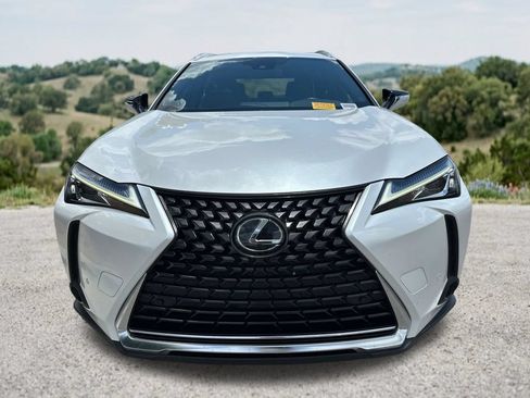 Used 2021 Lexus UX 200 w/ Accessory Package (Z2) FWD image 2