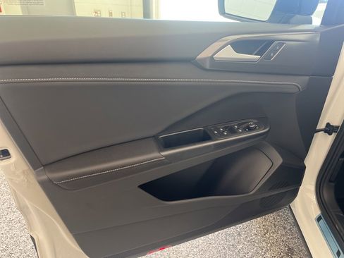 New 2026 Volkswagen Taos SE image 13