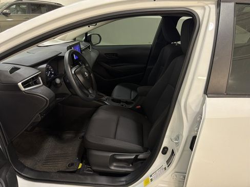 Used 2025 Toyota Corolla LE FWD image 6
