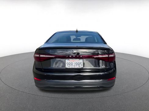 Used 2025 Volkswagen Jetta SE image 12