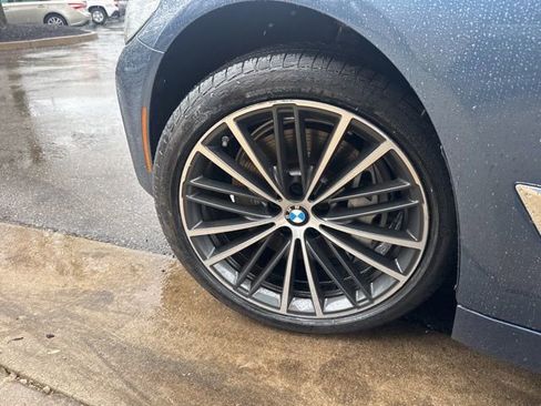 Used 2023 BMW 540i w/ Premium Package image 11