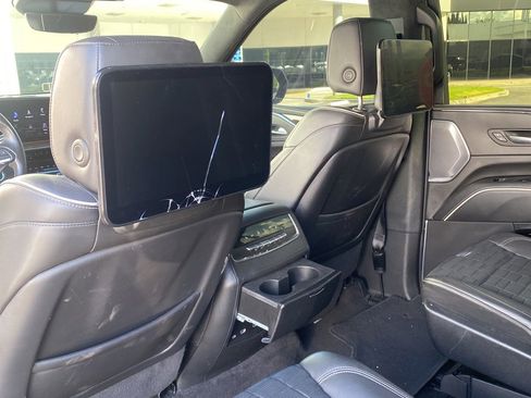 Used 2022 Cadillac Escalade Sport Platinum w/ Heavy-Duty Trailer Package AWD/4WD image 11