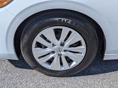 Used 2025 Nissan Sentra S image 11