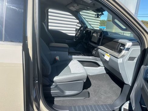 New 2026 Ford F250 XLT w/ XLT Premium Package RWD image 32