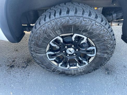 Used 2025 Chevrolet Silverado 1500 ZR2 w/ Technology Package image 15