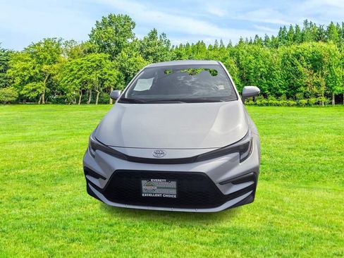 Used 2024 Toyota Corolla XSE FWD image 3