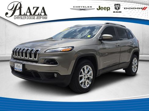 Certified 2018 Jeep Cherokee Latitude AWD/4WD image 1