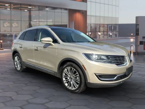 Used 2017 Lincoln MKX Reserve w/ Driver Assistance Package image 3