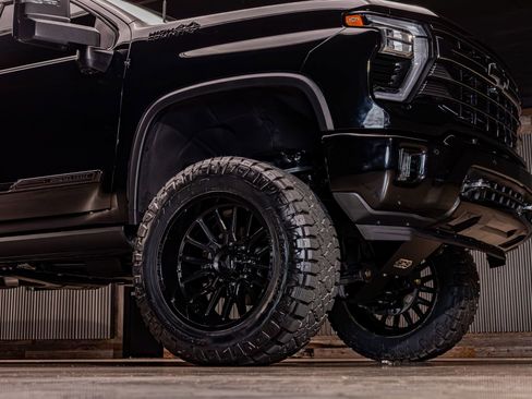 Used 2024 Chevrolet Silverado 2500 High Country w/ Midnight Edition image 16