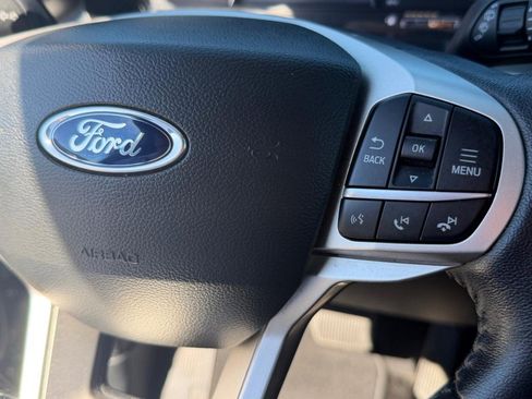 Used 2022 Ford Explorer XLT image 29