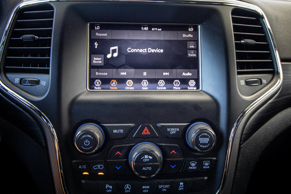 Used 2020 Jeep Grand Cherokee Laredo w/ Security & Convenience Group AWD/4WD image 39