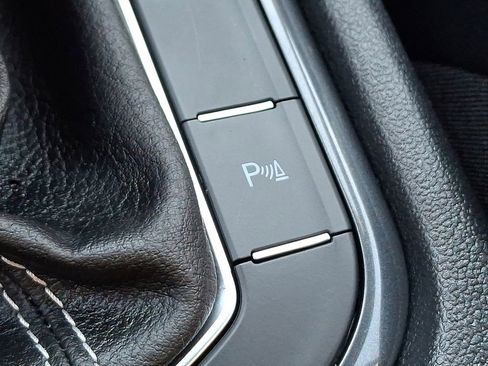 Used 2024 Volkswagen Tiguan SE R-Line image 26